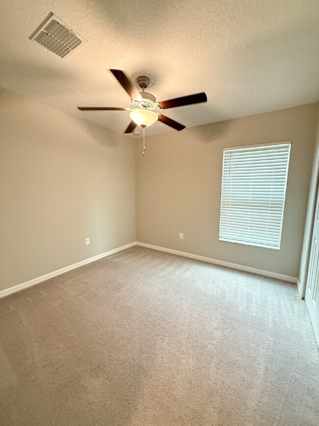 Building Photo - LIKE NEW 4-Bedroom, 2 Bath home in Triple ...