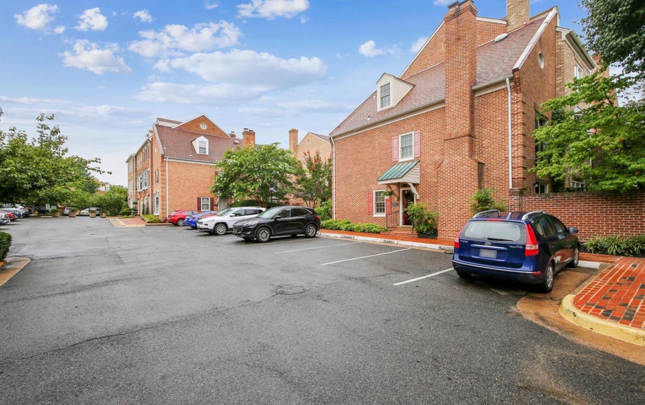 2nd Parking - 1176 N Utah St
