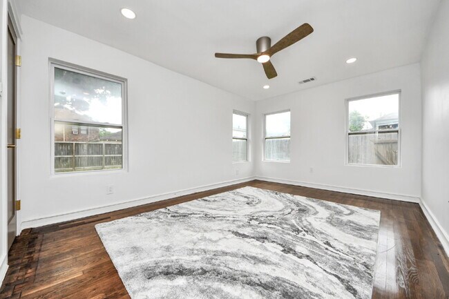 Building Photo - Luxury Living Meets Modern Elegance in the Heart of Houston