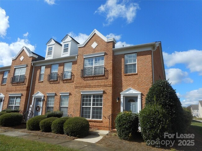 Primary Photo - 3804 York Aly