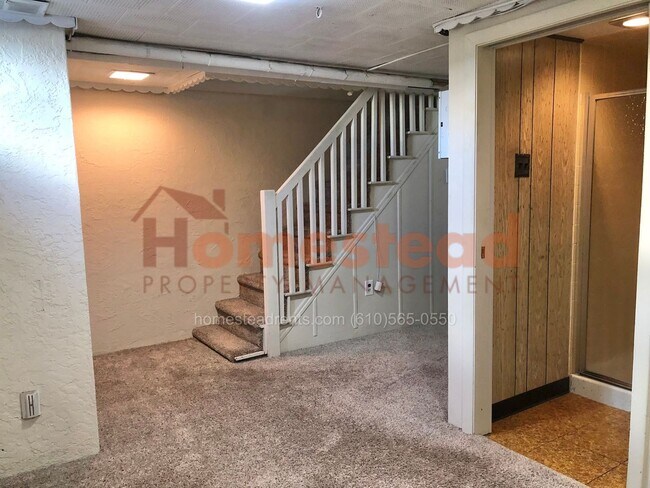 Building Photo - 288 N Oak Ave