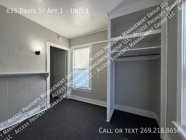 Building Photo - 615 Davis St