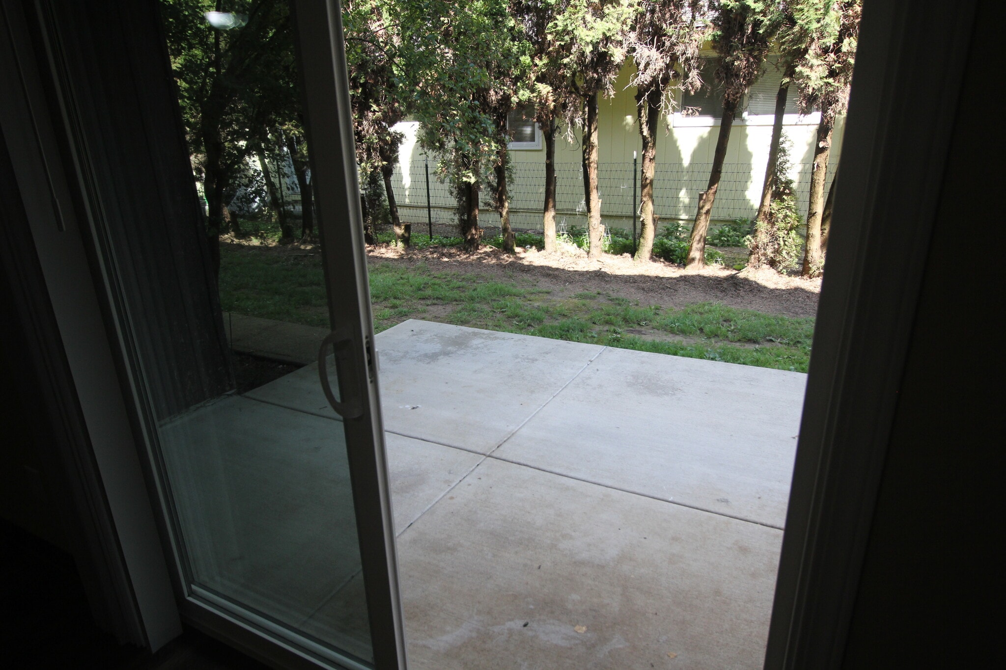 Building Photo - 414 E 9th St