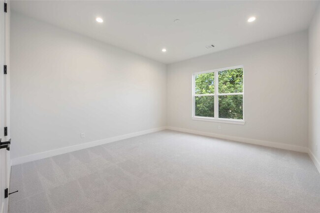 Building Photo - 6116 De Campo St