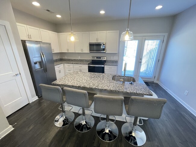 Building Photo - Matlock Townhomes 2 bedroom unit, close to...