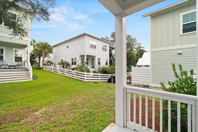 Building Photo - 99 Grande Pointe Cir