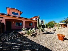 Building Photo - Gorgeous, renovated home on 2 acres in quiet neighborhood.