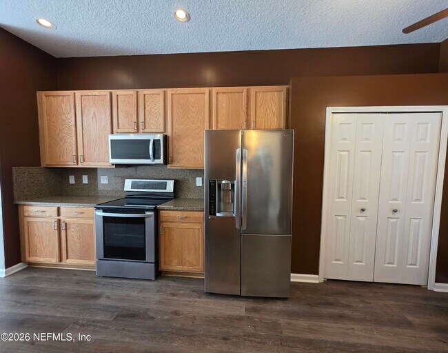 Building Photo - 86088 Meadowridge Ct