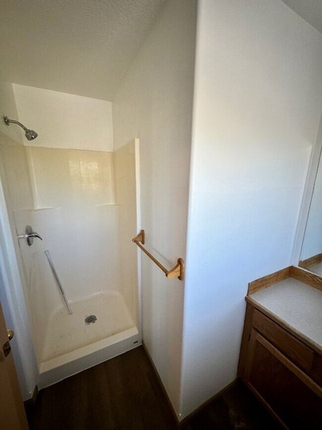 Building Photo - 3 Bedroom 1.5 Bathroom 4plex