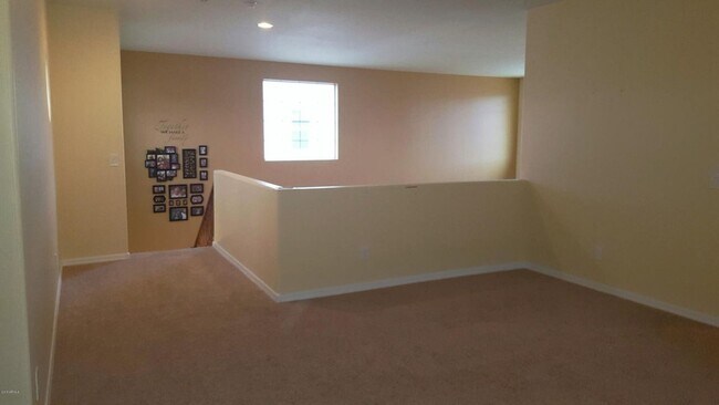 Building Photo - Beautiful 5 bed 3 bath home in Ocotillo Waters