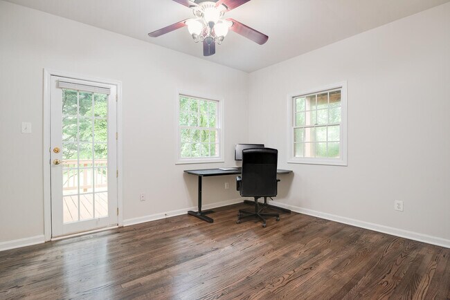 Building Photo - 6351 Lakewood Dr