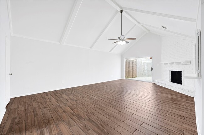 Building Photo - 2803 Camelot Ln