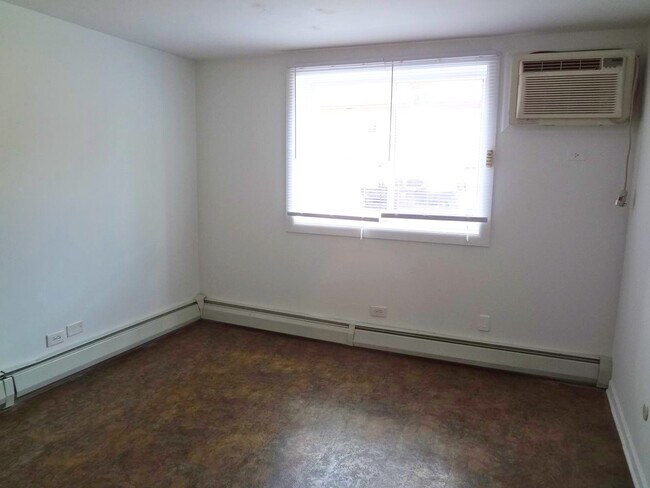 Building Photo - 10473 Dearlove Rd