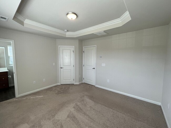 Building Photo - Amazing 3BD, 2.5BA End-Unit Townhome with 4th Bonus Room in the Heart of Durham