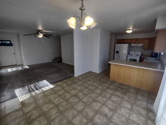 Building Photo - Fox Cove Unit