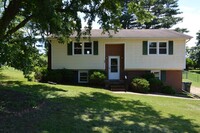 Building Photo - 3 Bedroom Home in Culpeper