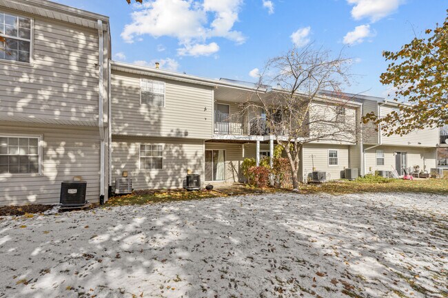 Building Photo - 40 S Victoria Ln