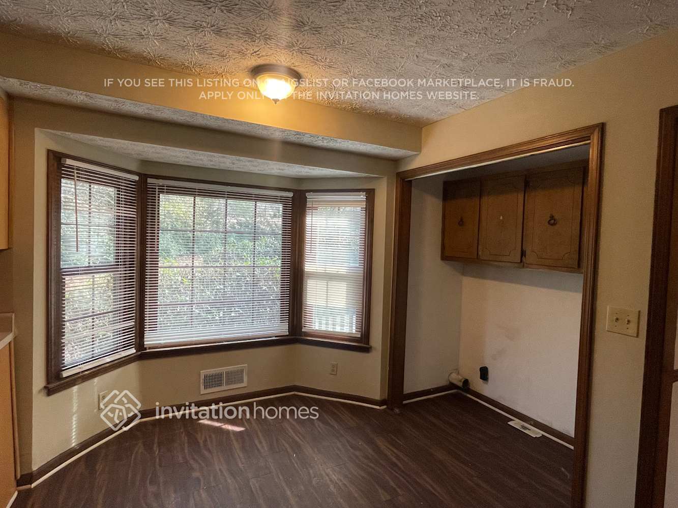 Building Photo - 5120 E Shore Dr SW