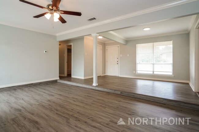 Building Photo - 3 BR/2BA | Newly Renovated Single Family Home | Large utility Room | In Dallas!