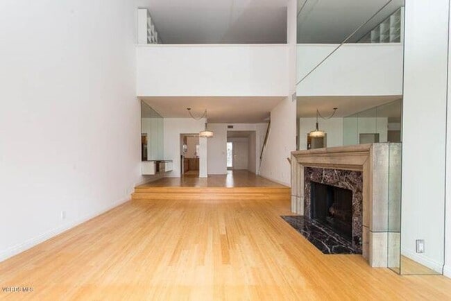 Building Photo - Marina del Rey Resort Style Living