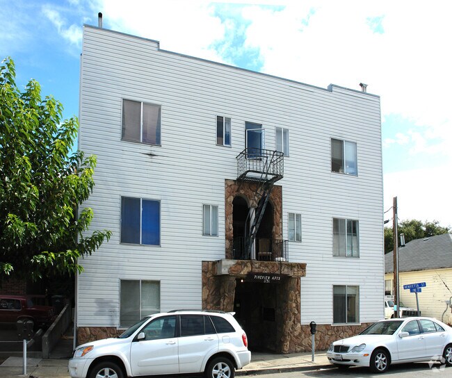 Primary Photo - Pineview Apartments