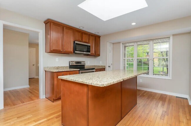 Building Photo - 1703 Cottontail Dr