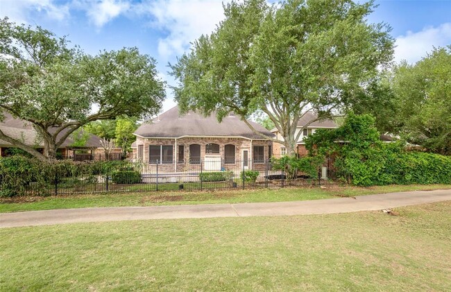Building Photo - 2111 Blue Water Bay Dr