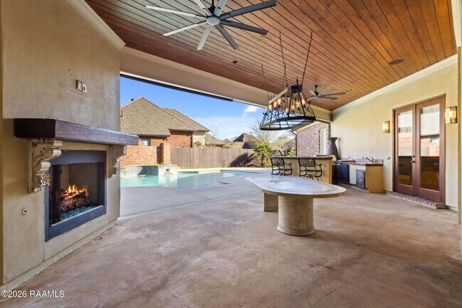 Building Photo - 100 Stone Creek