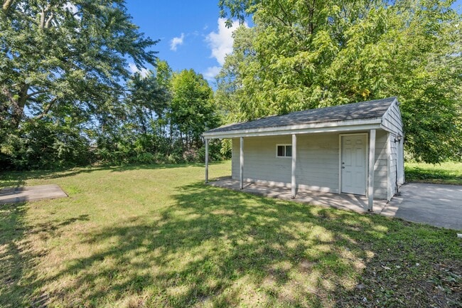 Building Photo - 2038 Airline Ave