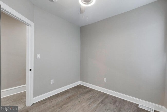 Building Photo - 6205 Elmwood Ave