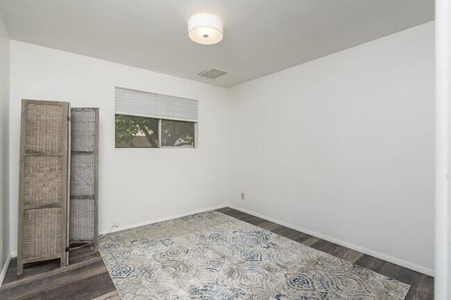 Building Photo - 1609 S Parkside Dr