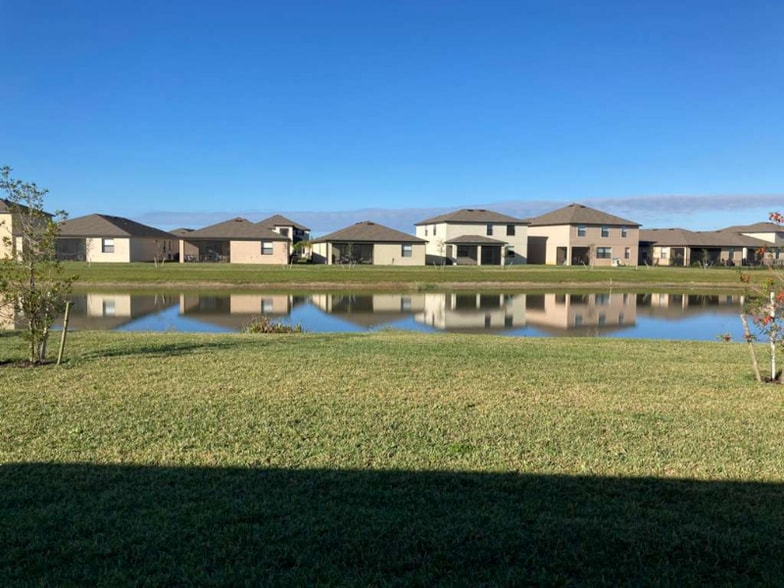 Building Photo - 3261 Altimira Dr