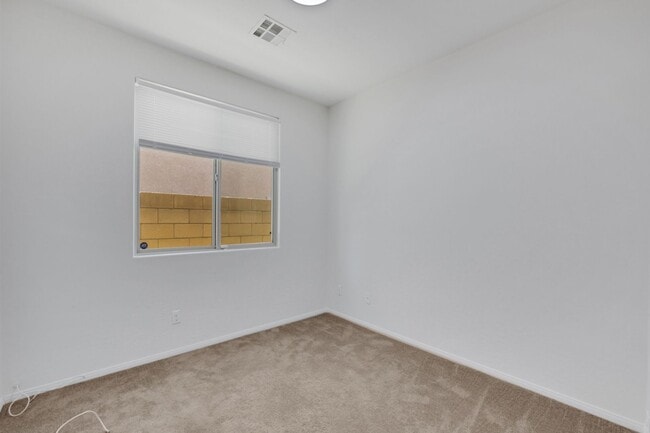 Building Photo - Single story in gated community