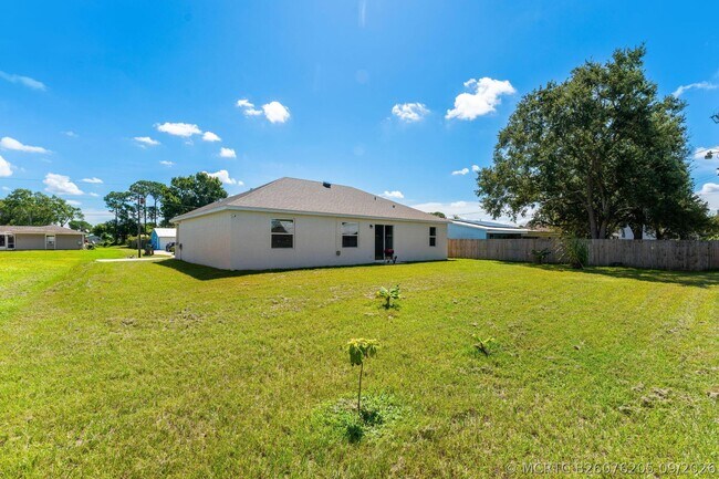 Building Photo - 2044 SW Americana St