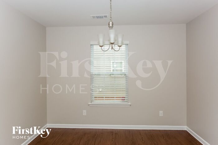 Building Photo - 5931 Sanders Farm Ln