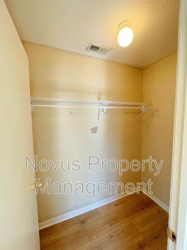 Building Photo - 100 Chalfont Cir