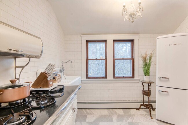 Building Photo - 3073 Fairmount Blvd