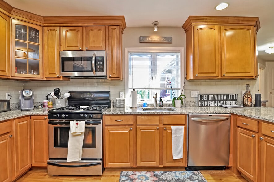 Building Photo - 40 Avon St