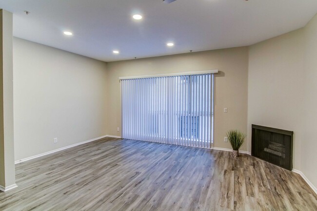 Interior Photo - 7057 Lanewood Ave