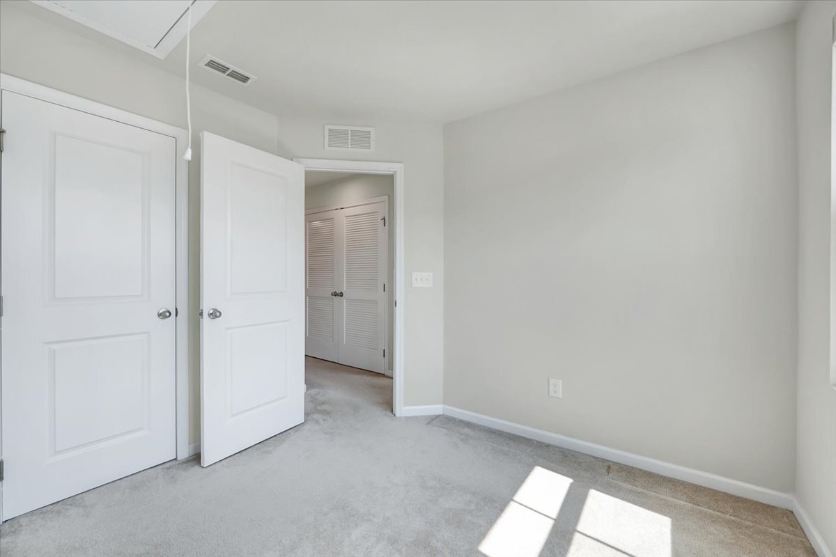 Building Photo - 5941 River Landing Dr