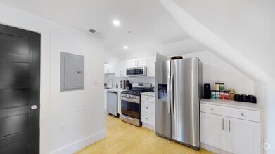 Building Photo - 659 South St
