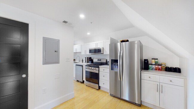 Primary Photo - 659 South St
