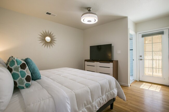 Building Photo - Newly renovated! 3 Bedroom in Nob Hill