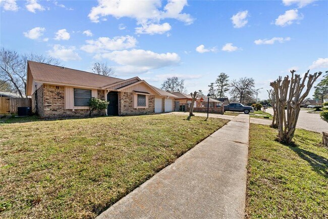 Building Photo - 9746 Seeker St