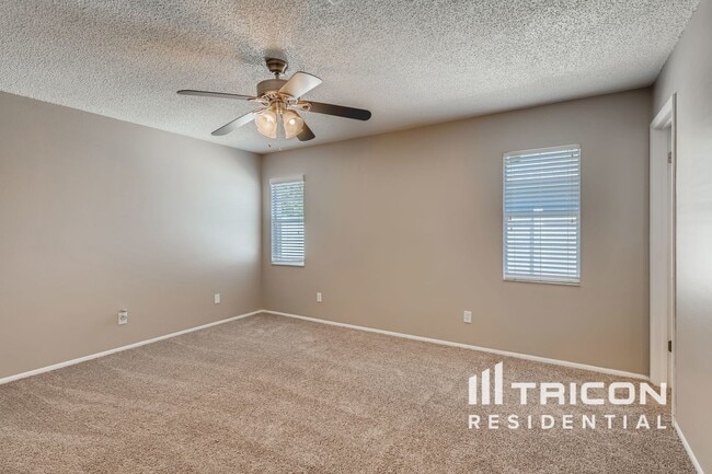Building Photo - 1708 Hibiscus Cir N