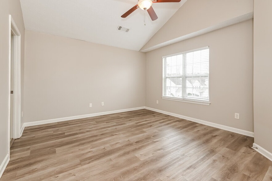 Building Photo - 425 Village Bluff Dr