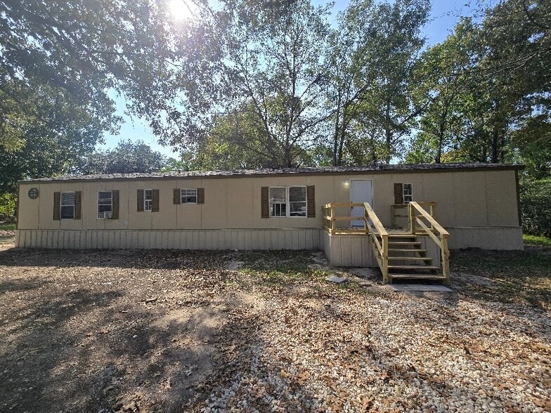 Building Photo - 612 Cherokee Ln