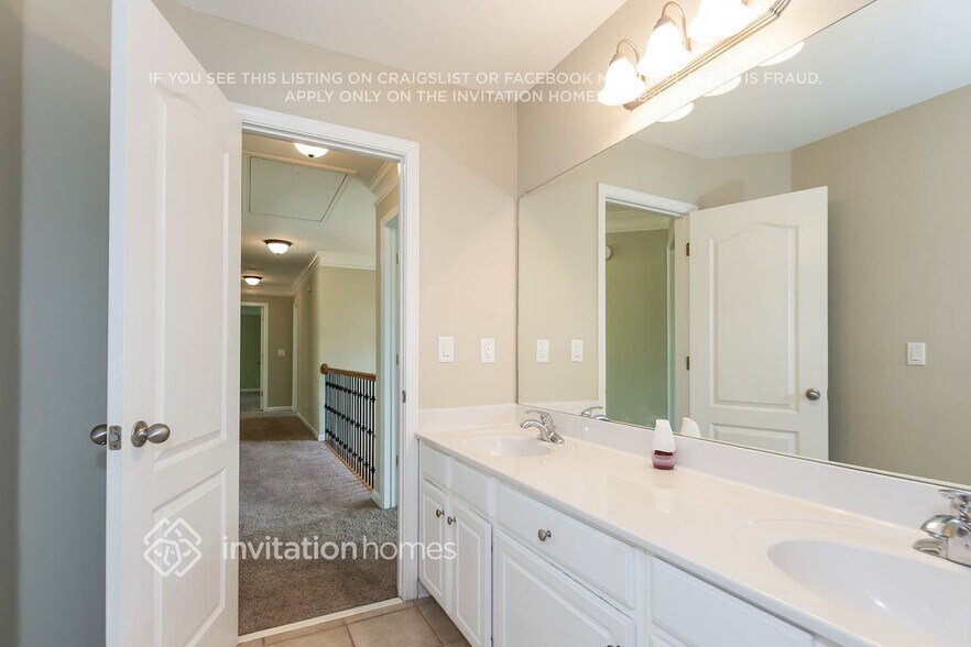 Building Photo - 3864 Lost Oak Dr NE