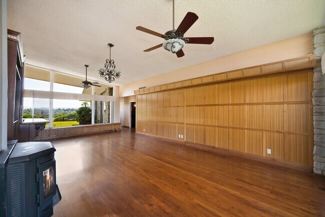 Building Photo - Luxury Living with Stunning 360-Degree Vie...