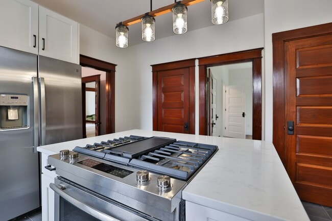Building Photo - Newly Renovated Single Family Home